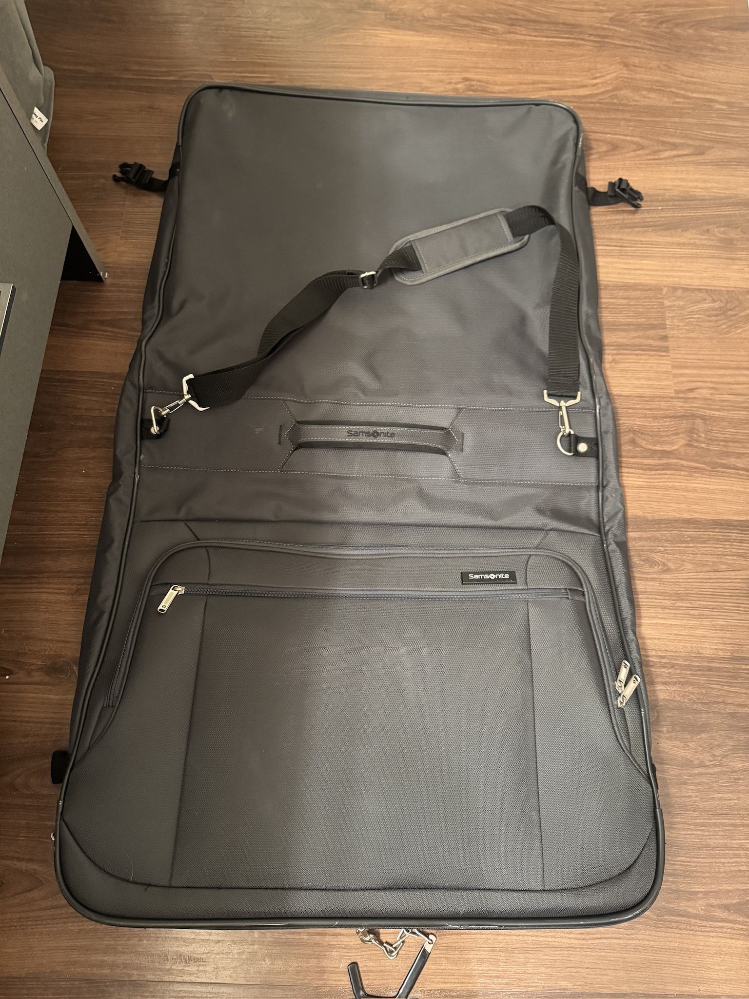 Samsonite Hanging Garment Bag/Suitcase