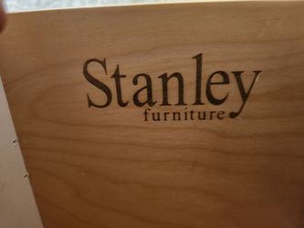 Stanley queen size bedroom set