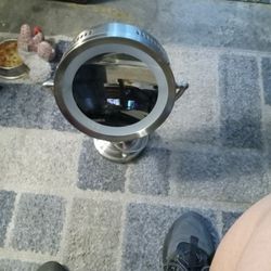 Women's vanity mirror with light