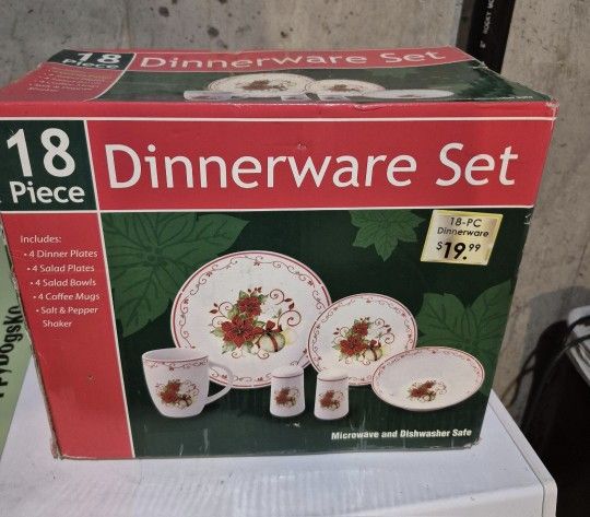 18 Piece HOLIDAY Dinner Set