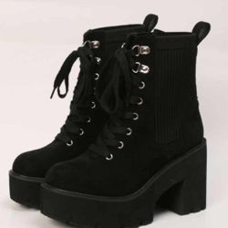 New Women's Boots Size 8