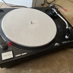 (1) Black Technics SL1200mk2 Turntable In Great Shape!