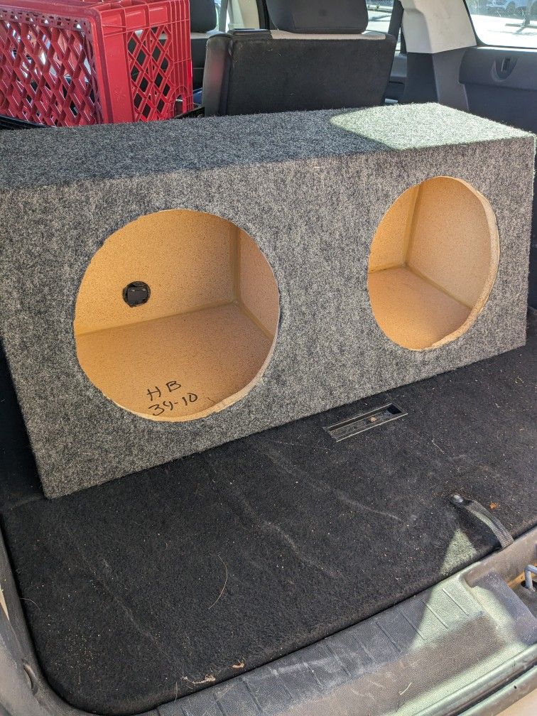 Sealed Dual 10" Speaker Box ( 34" X 14" X 10" )