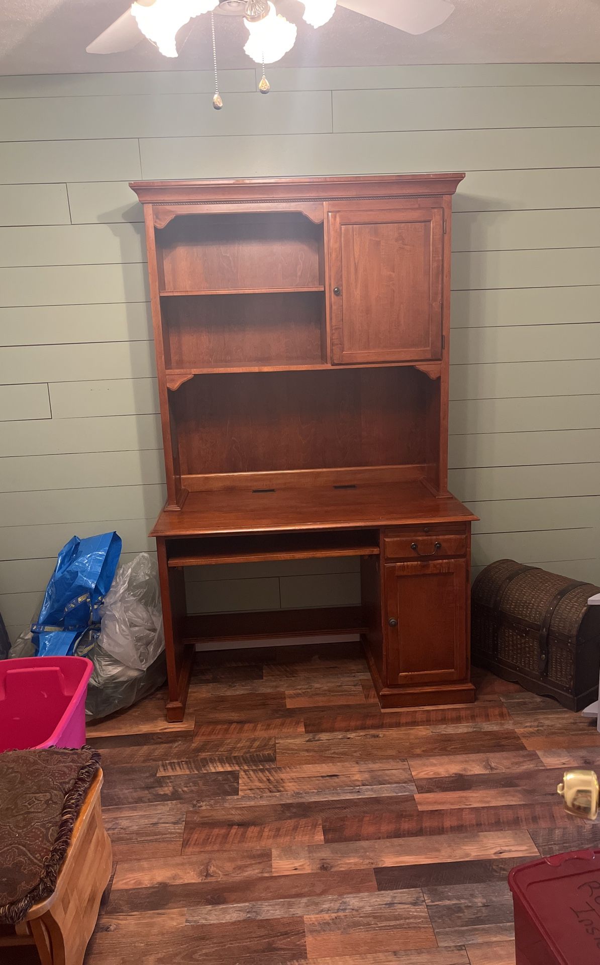 Desk With Hutch