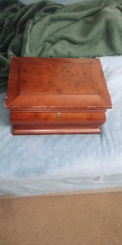 Vintage Bombe 'shaped Jewelry Box