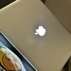 MacBook Laptop 