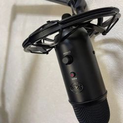 Blue Yeti Microphone with Arm