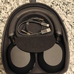 Sony XM5 Headphones 