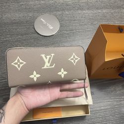 Women’s Zippy Wallet 