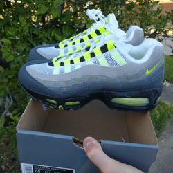 New Women's Nike Air Max 95 Big Bubble Wmn Size 7.5 Neon