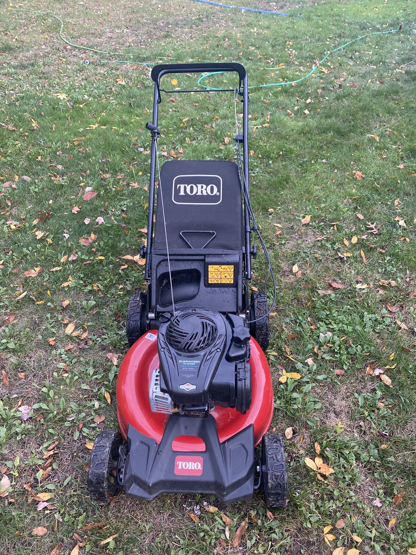 Toro Recycler 21-in Gas Self-propelled lawn mower with 140-cc Briggs and Stratton Engine