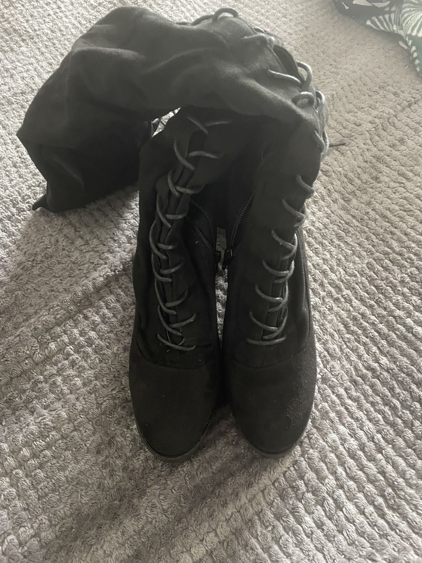 Thigh High Boots Size 8( Fashion Nova) Black