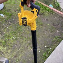 DEWALT 20-volt max Jobsite Blower