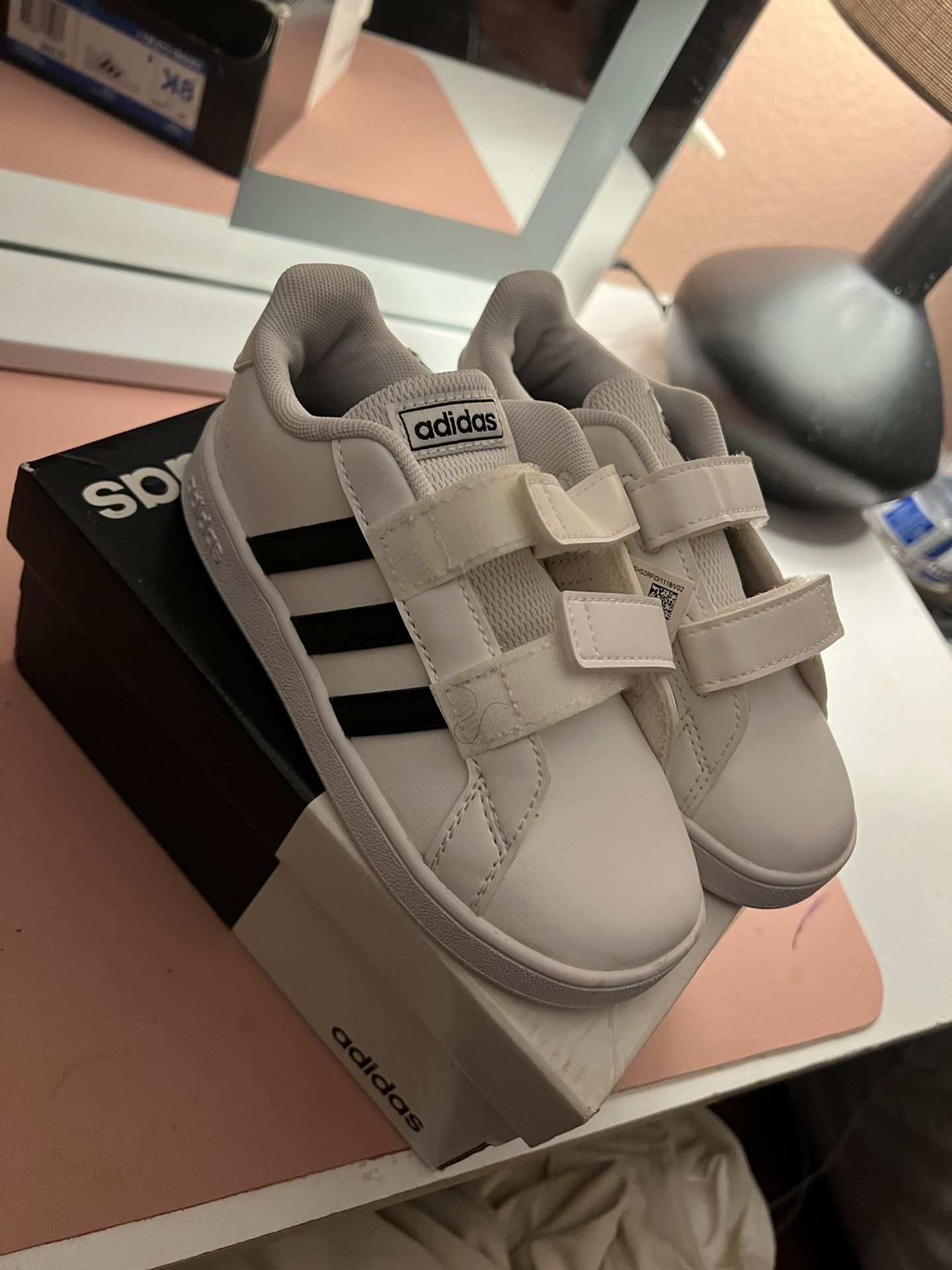 Kids/ Toddles Adidas Size 10K