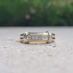 14K Gold Diamond Ring (Jewelry Box Included)