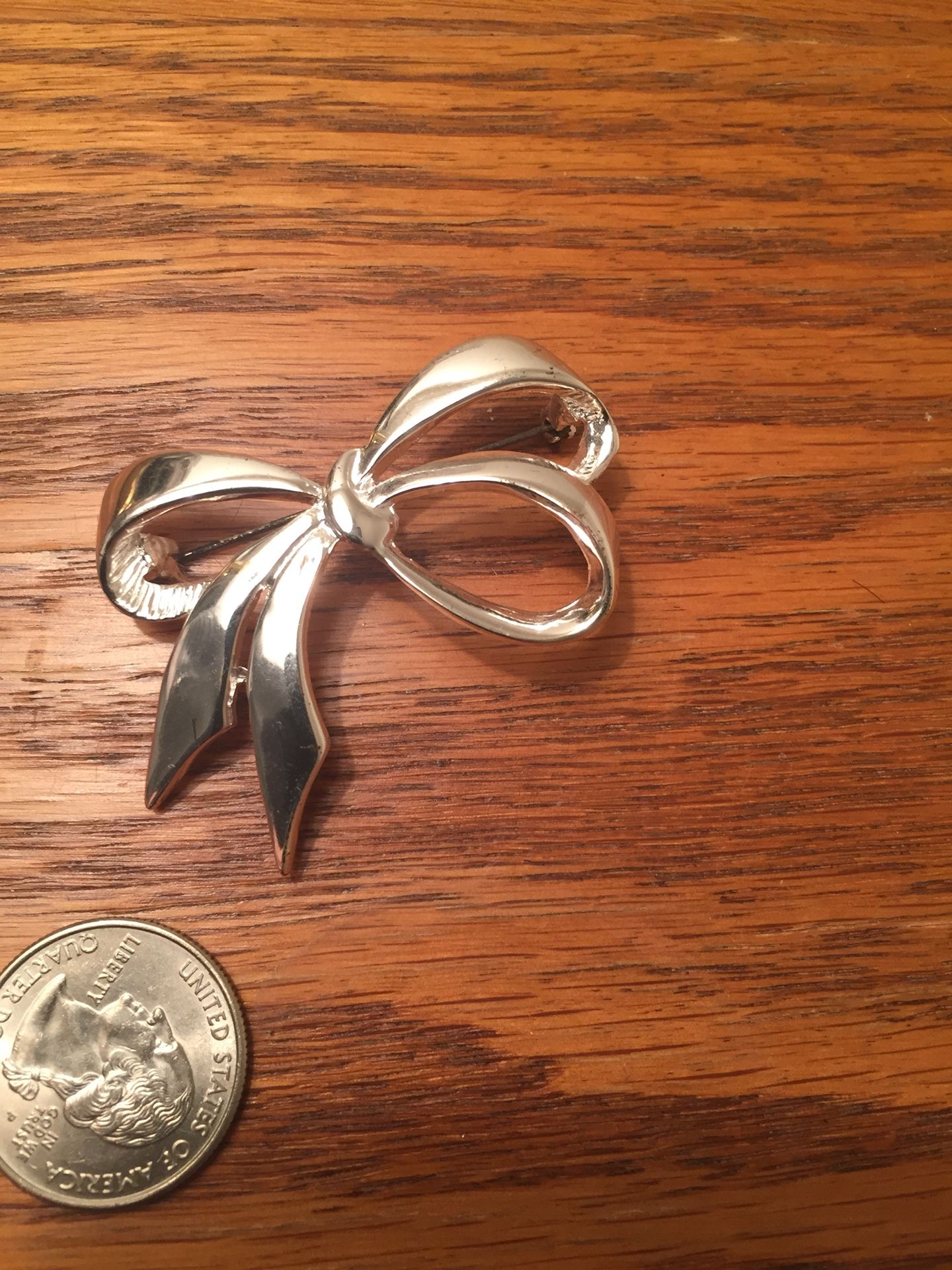 Silvertone Bow Pin