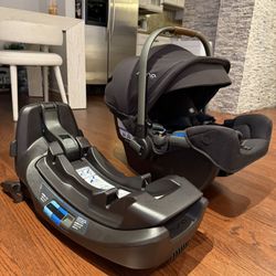 Nuna PIPA carseat & Base