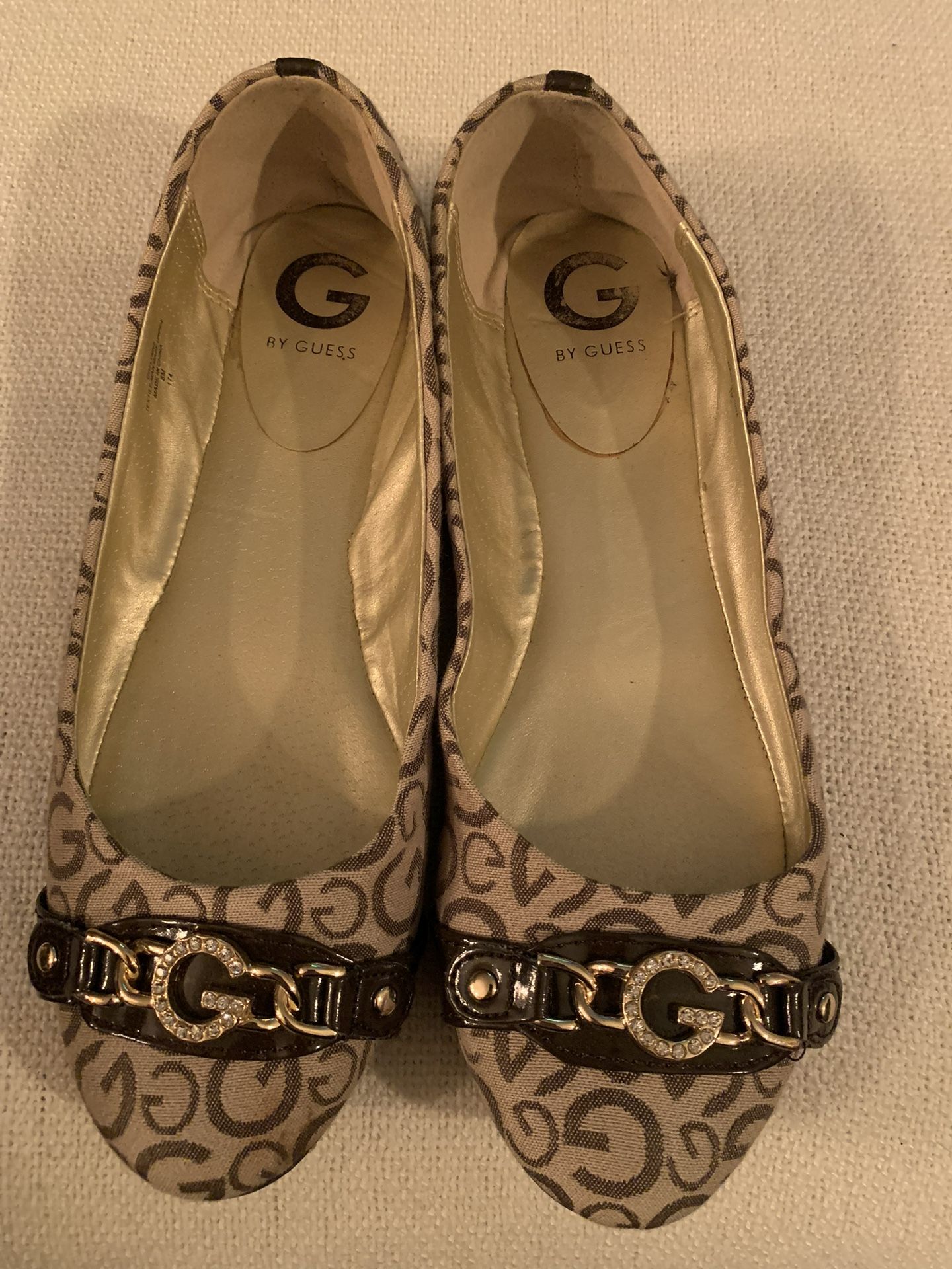 Guess beige & brown flats size 8