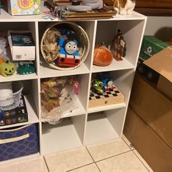 Mueble  Blanco  De 9 Cubos $50.00 Como Nuevo 