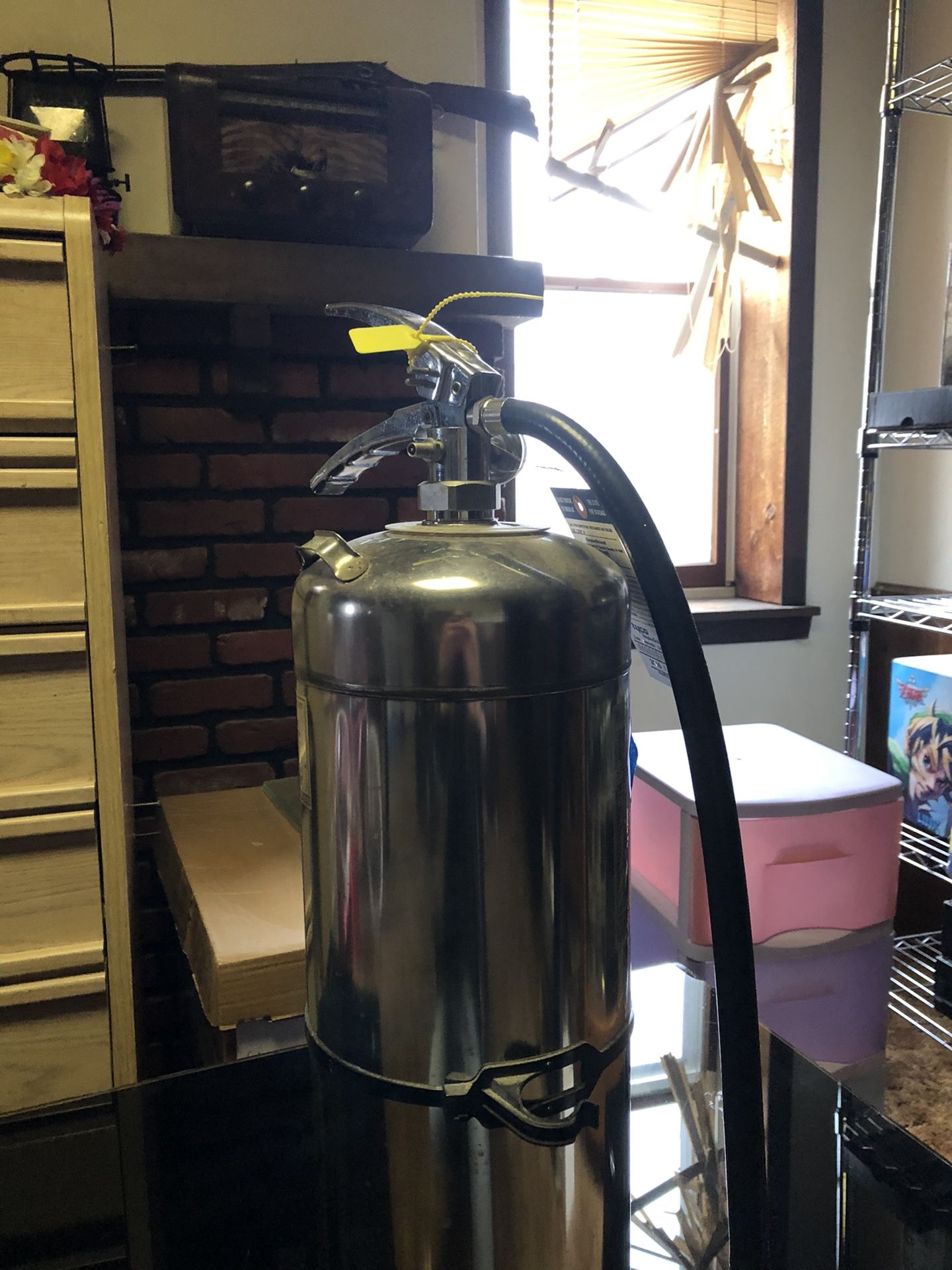 Water fire extinguisher