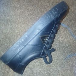 WOMENS SIZE 9.5 GUESS  SHOES