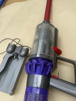 Dyson V11 Cordless Vacuum – LED Indicator – $190