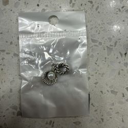Shell with Pearl Charm 