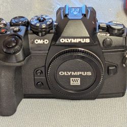 Olympus OM-D E-M1 MK2 Mirrorless M43 Camera Body With Battery & Charger 