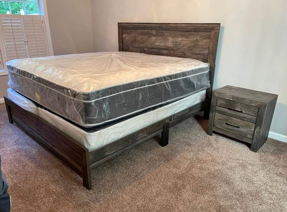 Rustic Brand New Wooden King & Queen Size Bedroom Set