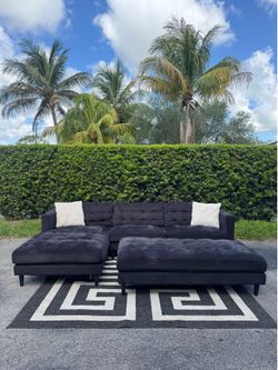 Black Microfiber Right Side Chaise Sectional Sofa w/ Ottoman(Delivery Available)