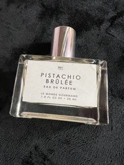Pistachio Brûlée by Le Monde Gourmand