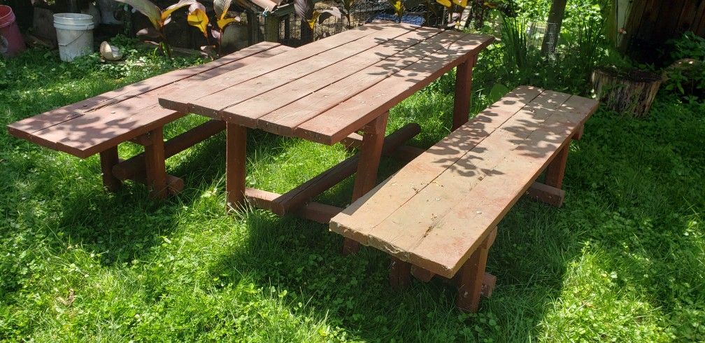 Picnic Table With 2 Benches