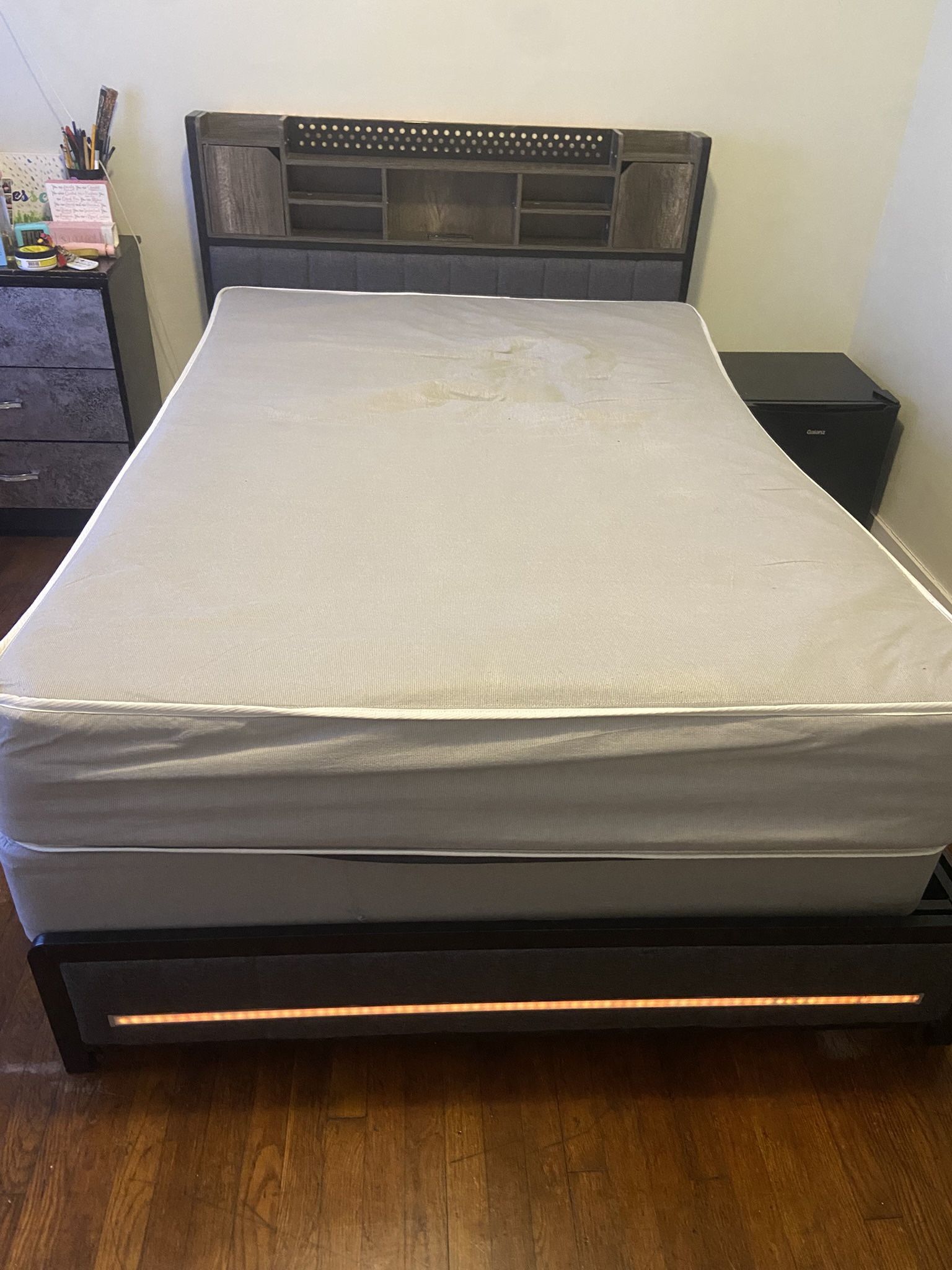Full Size Bed Frame/grey
