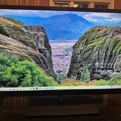 Toshiba Television/Monitor With Remote 