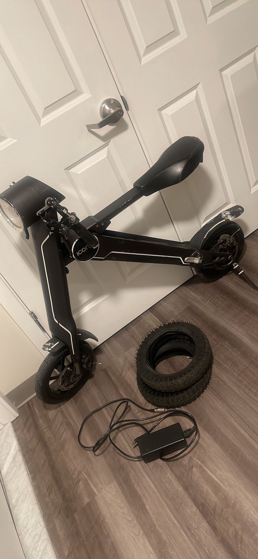 Deadstock Icon Q Electric folding Bike. Owned it for 4 summers drives runs perfectly regular wear and tear on the