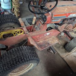 Wheel Horse Raider 14 tractor