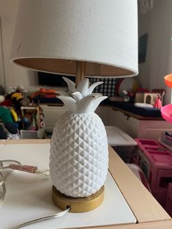 White Ceramic Pineapple Table Lamp