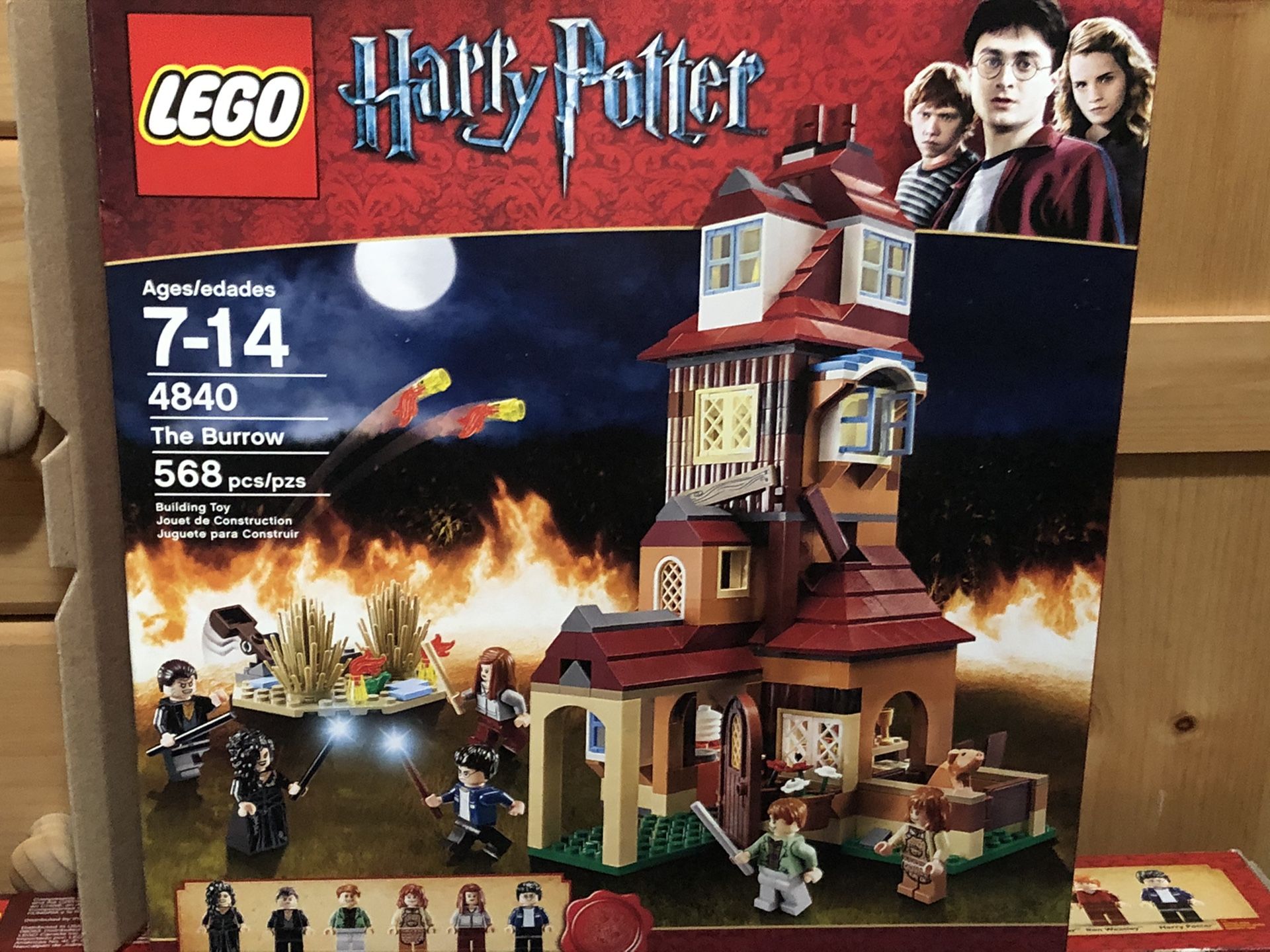 Retired - Harry Potter - The Burrow 2010 LEGO set