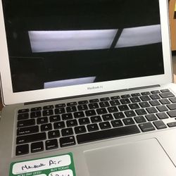 Apple MacBook 13 Inch 2017