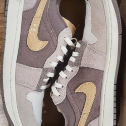 Jordan 1 Low - Mens Size 7.5