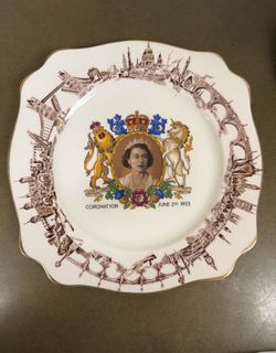 Original Queen Elizabeth 1953 Coronation Plate w/ Gold Trim, Rare & Beautiful