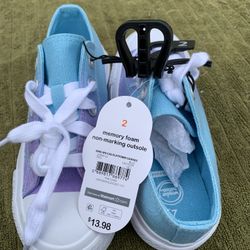 GIRLS SIZE 2 SHOES NEVER WORN