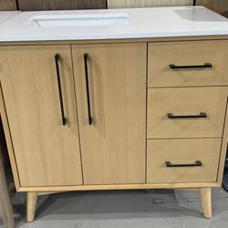 36” Jeffrey Alexander Vanity w/ Quartz Top & Soft-Close Hardware