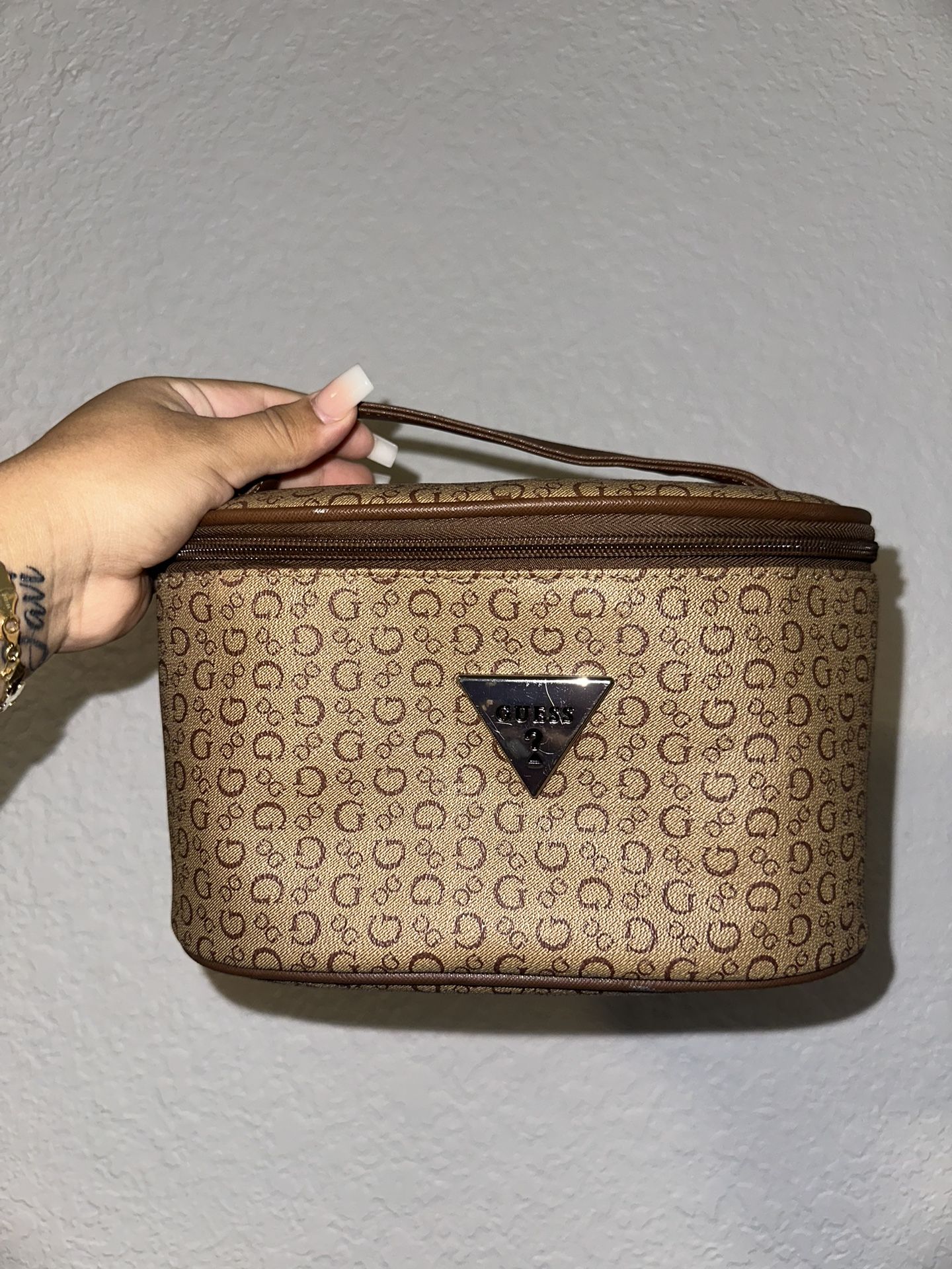 Guess Makeup Bag for Sale in Lehigh Acres FL OfferUp
