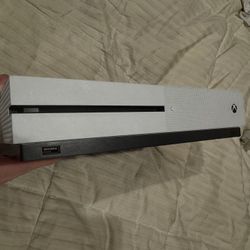 Xbox One S GREAT CONDITION