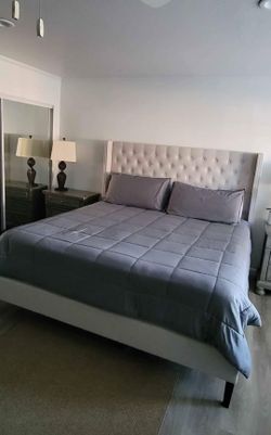Quien bed frame