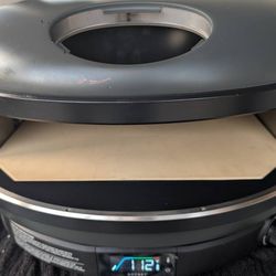 Brand New Black Gozney Arc XL Propane Outdoor Pizza Oven 