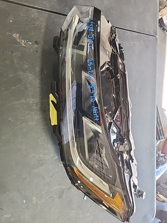 Mint Volkwagen VW Jetta Headlight Driver 2025 2025 Part $390