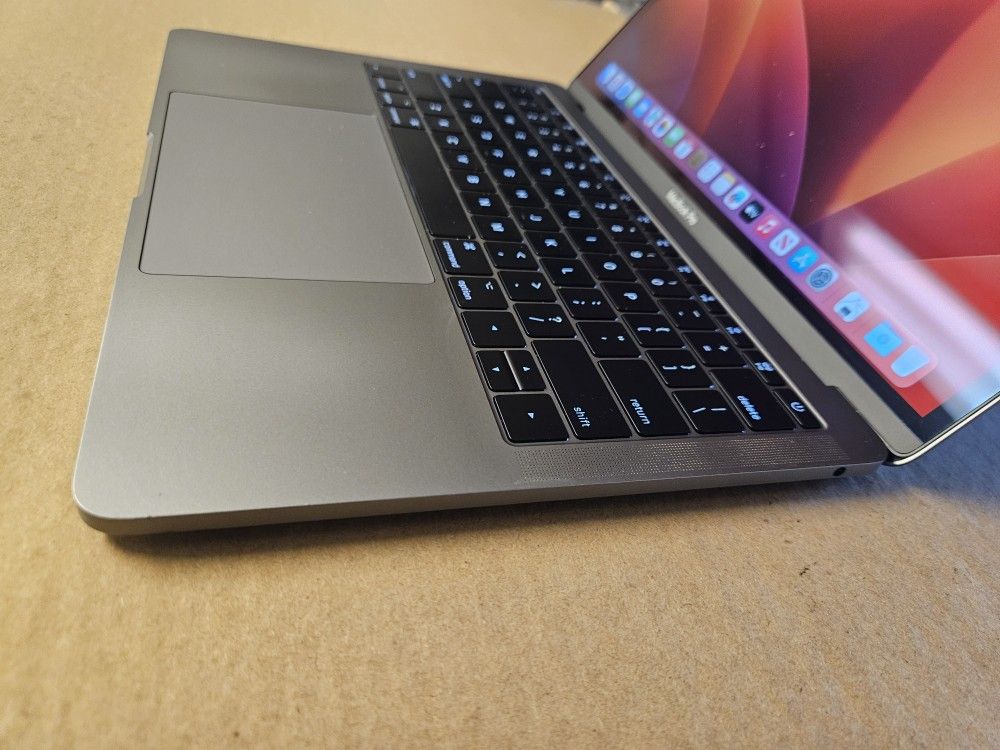 Apple Macbook Pro 13" Screen i5 16gb Ram 500gb SSD Drive 2017