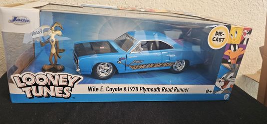 Jada Wile E Coyote & 1970 Plymouth Road Runner 1:24 Diecast, Looney Tunes 2021 Version